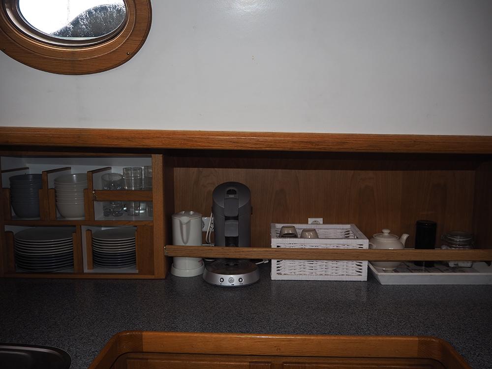 Saloon, Accommodation